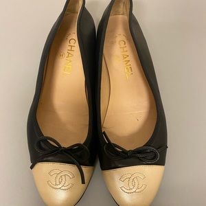 Chanel black and pearly beige leather flats